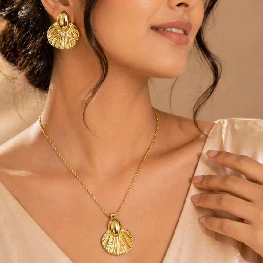 Luminous Pearl and Crystal Floral Jewelry Set